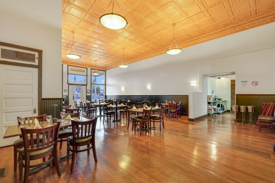 More Photos Of 313 E Andy Devine Ave, Kingman Storefront For Sale