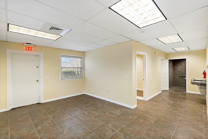 More Photos Of 6790 65th Way N, Pinellas Park Freestanding For Lease