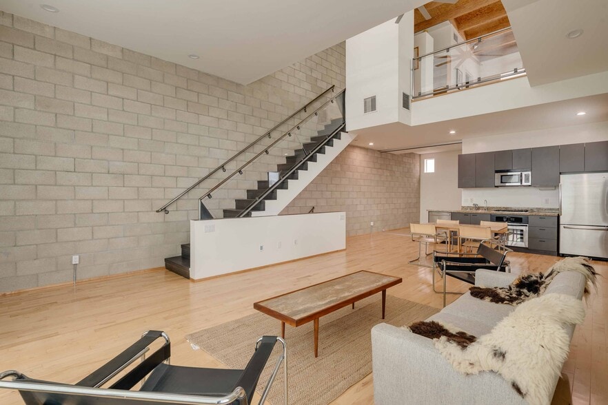 More Photos Of 717 N Highland Ave, Los Angeles Flex For Sale
