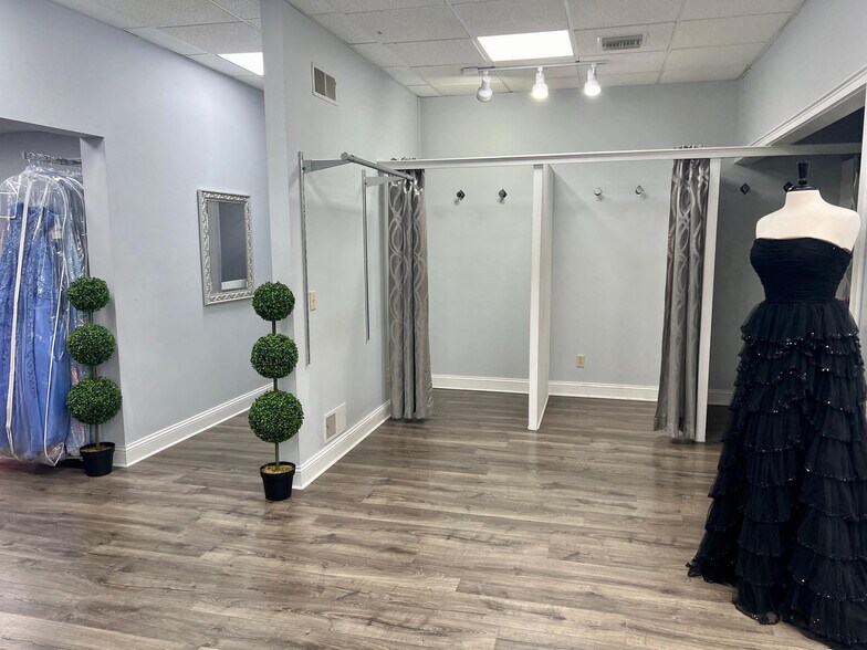 More Photos Of 892-894 Oaklawn Ave, Cranston Office Residential For Sale