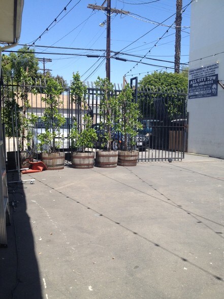 More Photos Of 7669 Melrose Ave, Los Angeles Storefront For Lease