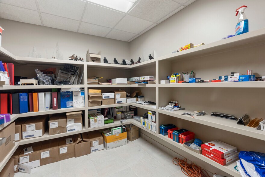 More Photos Of 7447 Riverside Pky, Tulsa Bank For Lease