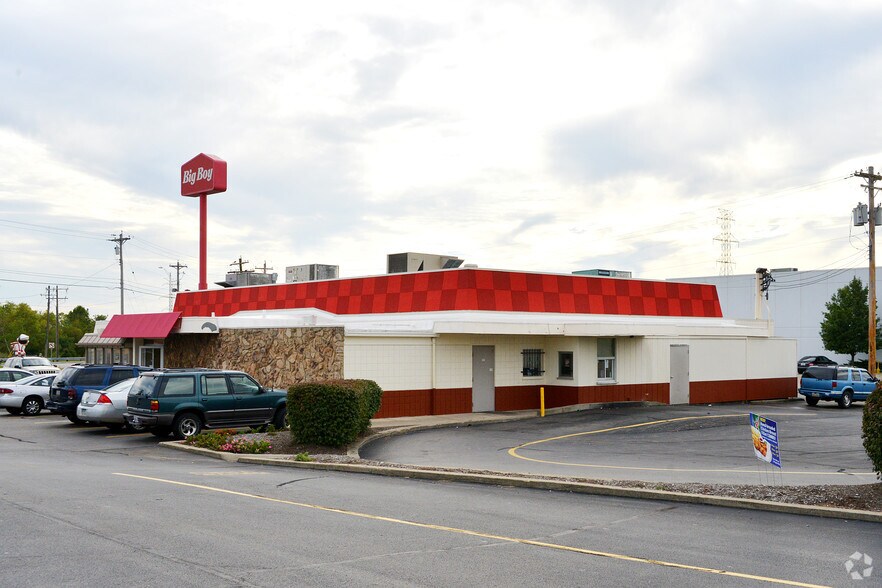 More Photos Of 8201 Claude Thomas Rd, Franklin Restaurant For Lease