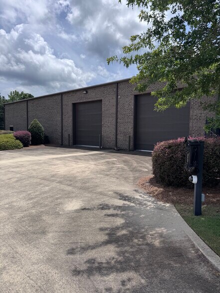 More Photos Of 2355 US Highway 78, Moody Flex For Lease