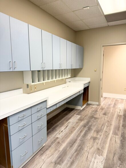 More Photos Of 130 N Gross Rd, Kingsland Medical For Sale