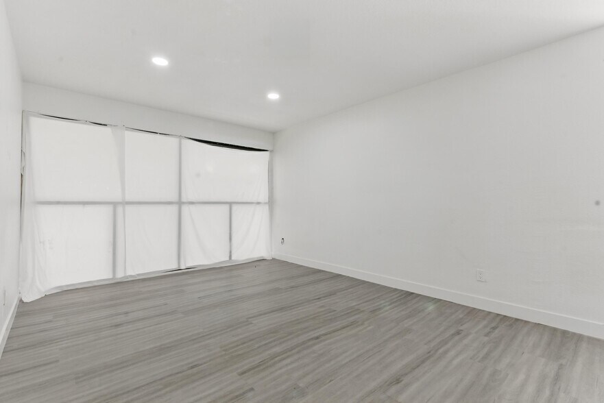 More Photos Of 214 S Maryland Pky, Las Vegas Loft Creative Space For Sale