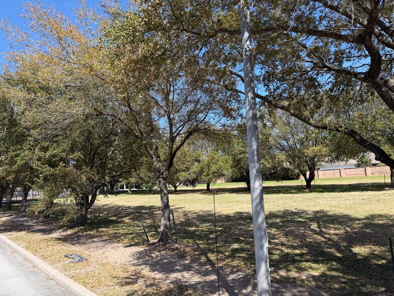 More Photos Of 3663 S Dairy Ashford Rd, Houston Veterinarian Kennel For Lease