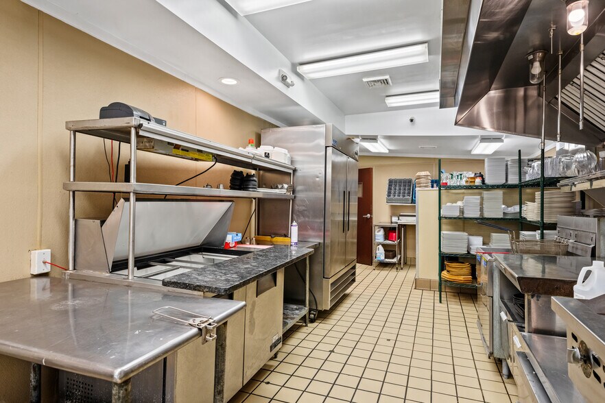 More Photos Of 5626 W Lincoln Hwy, Parkesburg Restaurant For Sale