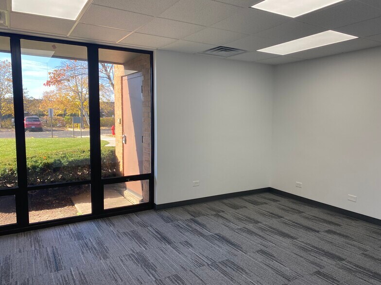 More Photos Of 1305 Remington Rd, Schaumburg Unknown For Lease