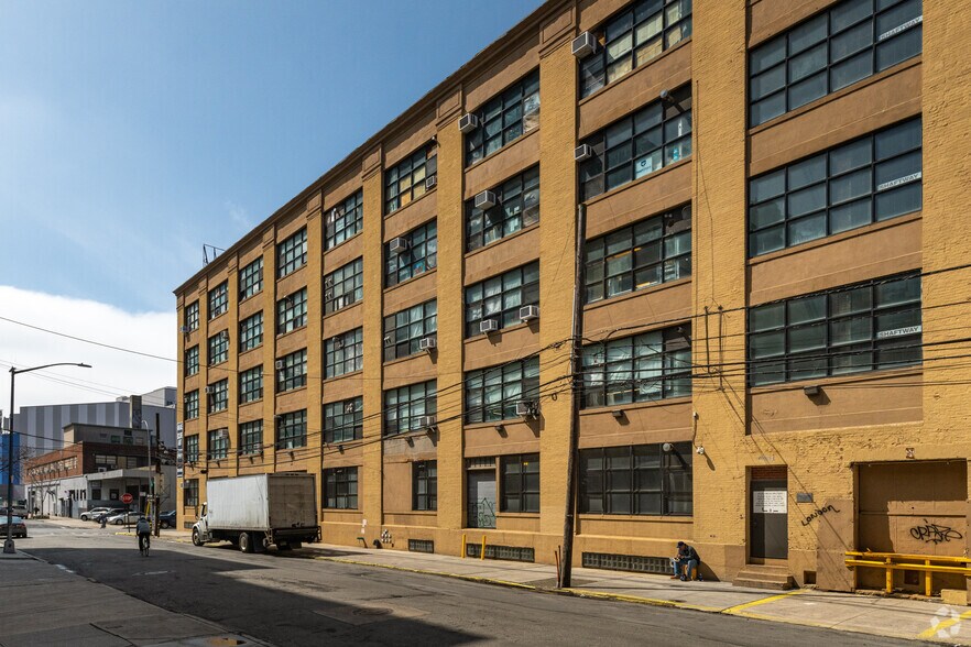 More Photos Of 2121 41st Ave, Long Island City Light Distribution For Lease
