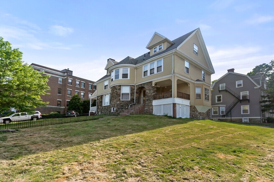 More Photos Of 14 Chiswick Rd, Brighton Apartments For Sale