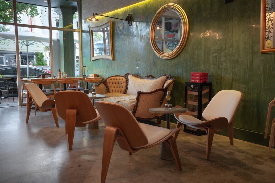 More Photos Of 1652 SW 8th St, Miami Restaurant For Sale