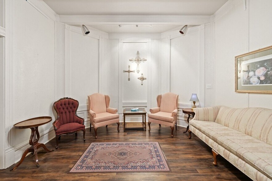 More Photos Of 503 Talbot St, Taylor Funeral Home For Sale