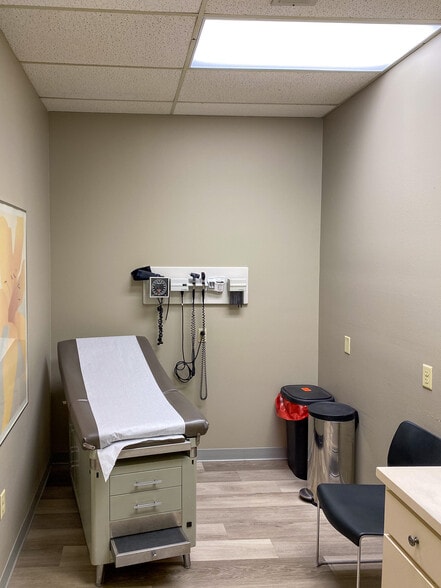 More Photos Of 11524 N Rodney Parham Rd, Little Rock Medical For Lease