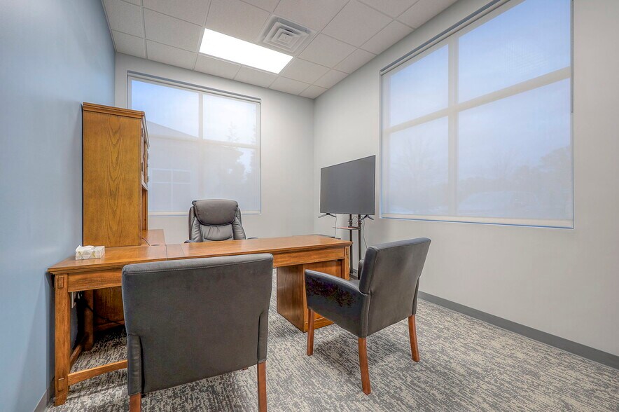 More Photos Of 5821 NW 72nd St, Kansas City Office For Lease