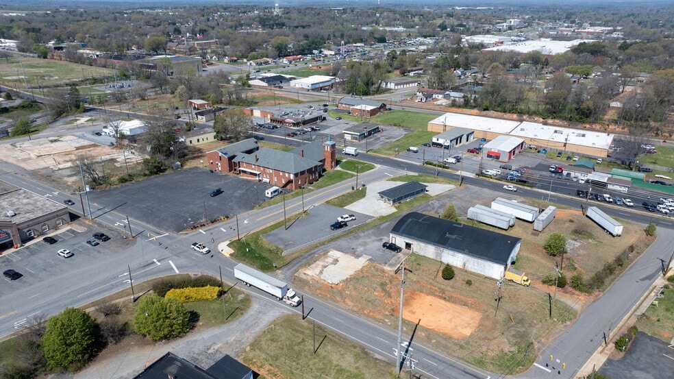 More Photos Of 121 13th St SW, Hickory Office For Sale