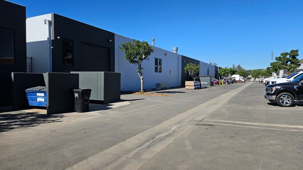 More Photos Of 12350 Montague St, Pacoima Light Manufacturing For Sale