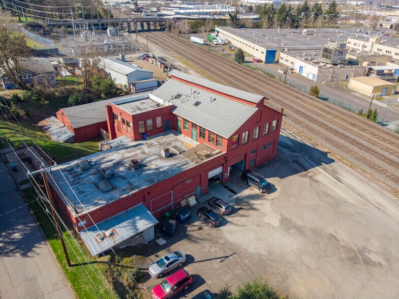 More Photos Of 55 NE Farragut St, Portland Warehouse For Lease