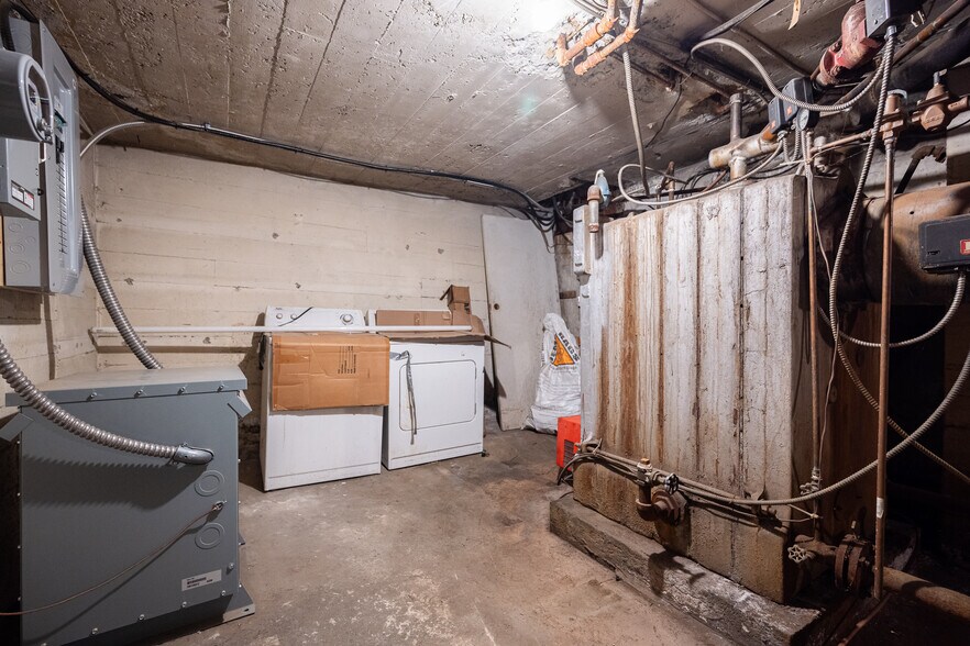 More Photos Of 6982-6984 Saint-Hubert Rue, Montréal Storefront Retail Residential For Sale