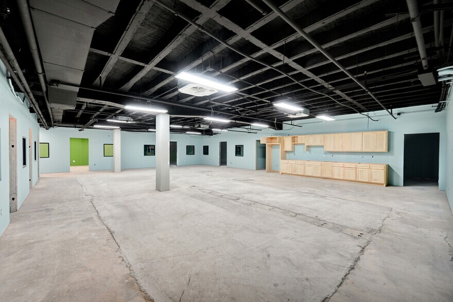 More Photos Of 201 E Illinois Ave, Midland Office For Sale