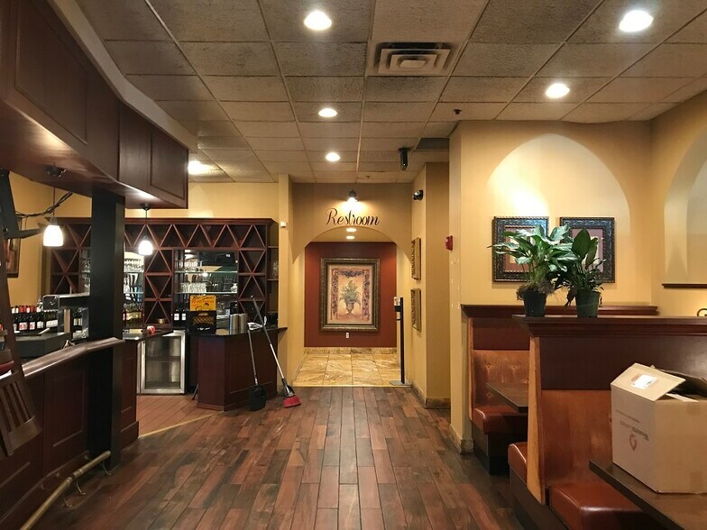 More Photos Of 2949 Triverton Pike Dr, Madison Restaurant For Sale