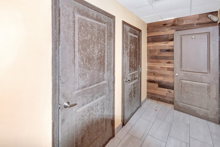 More Photos Of 104 Teakwood Dr, Victoria Medical For Sale