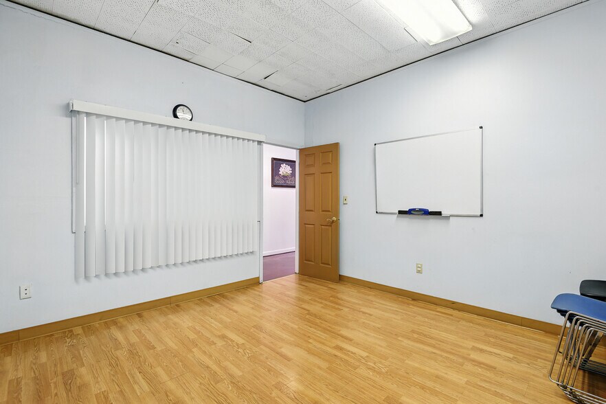 More Photos Of 19042 W McNichols Rd, Detroit Storefront For Lease