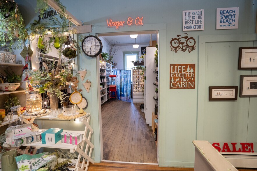 More Photos Of 433 Main St, Frankfort General Retail For Sale