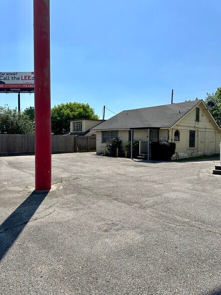 More Photos Of 5737 Burwell St, Houston Office Residential For Sale