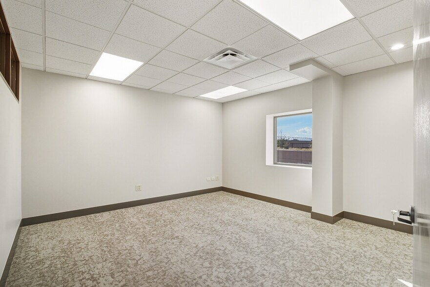 More Photos Of 5801 Logan St, Denver Research And Development For Lease