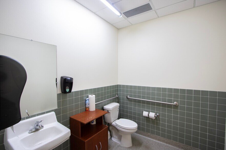 More Photos Of 3831 Denis Dr, Casper Medical For Lease