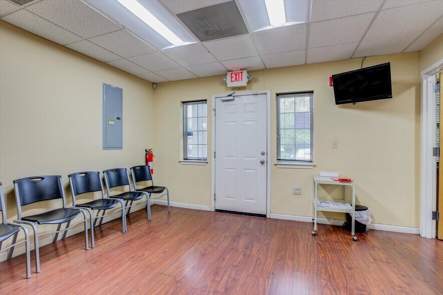 More Photos Of 215-236 Bridge St, Metuchen Medical For Sale