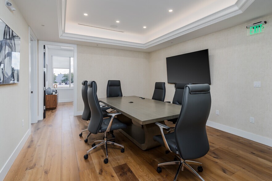 More Photos Of 599 9th St N, Naples Medical For Sale