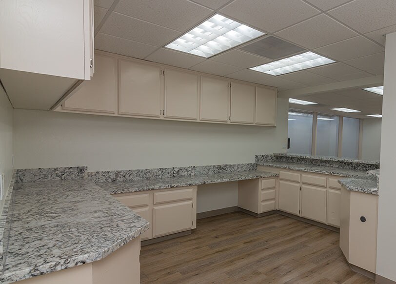 More Photos Of 3801 San Dimas St, Bakersfield Medical For Lease