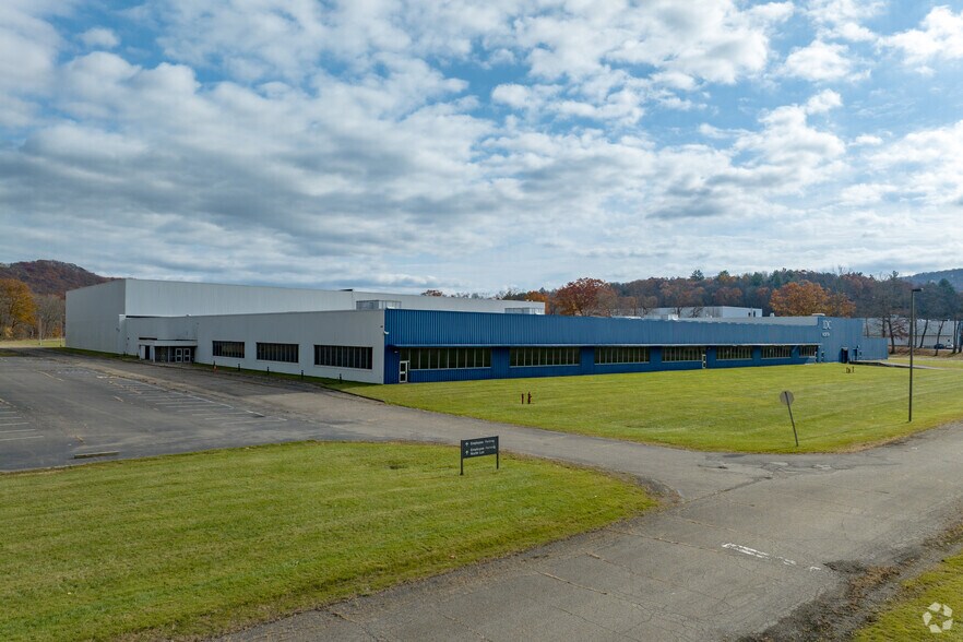 Primary Photo Of 100 Murray Dr, Warren Warehouse For Lease