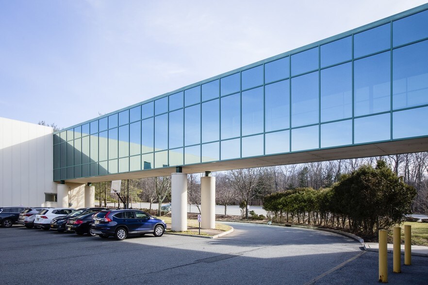More Photos Of 555 MacArthur Blvd, Mahwah Office For Lease