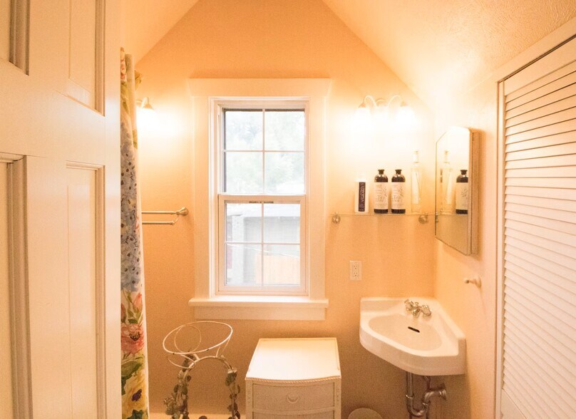 More Photos Of 102 Holly St, Colorado Springs Apartments For Sale