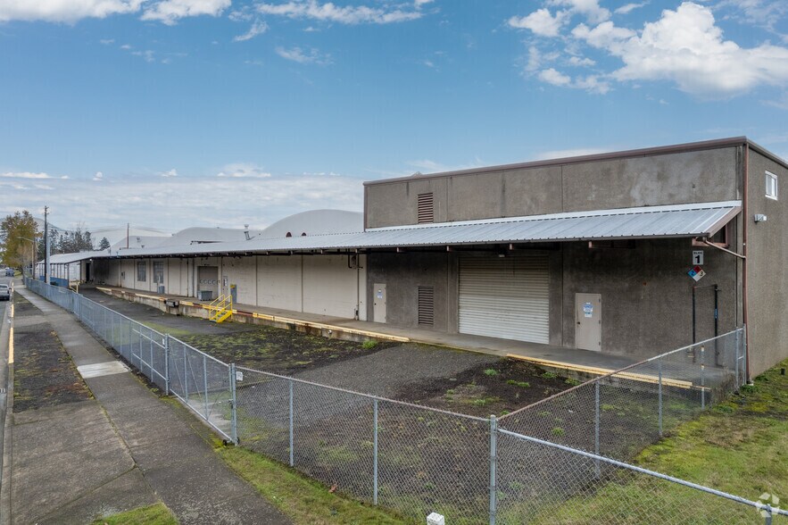 More Photos Of 859 7th St NW, Salem Manufacturing For Lease