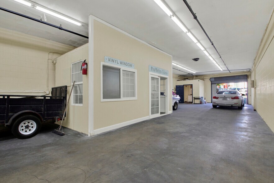 More Photos Of 4821 University Ave, San Diego Auto Repair For Lease