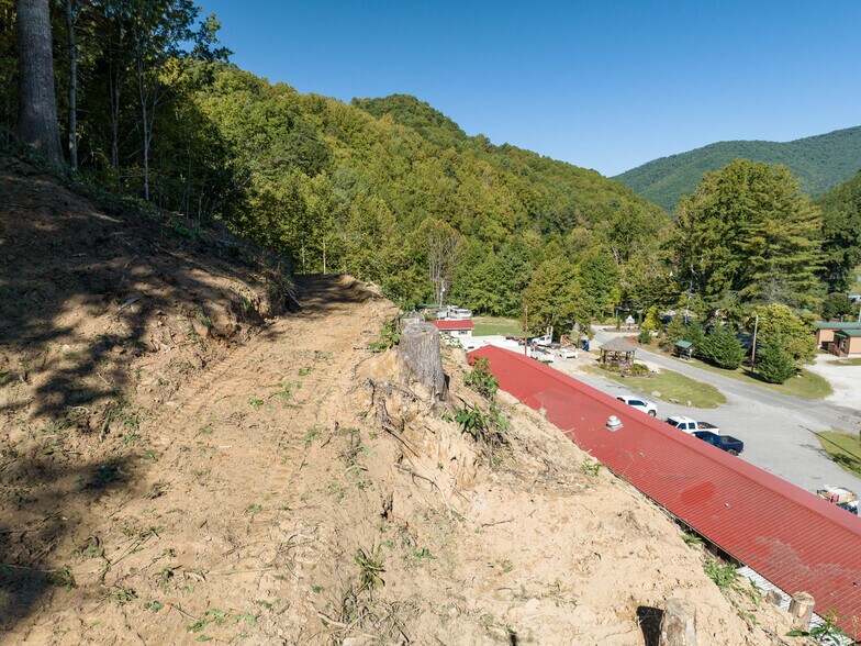 More Photos Of 125 Tee Pee Dr, Whittier Hotel For Sale