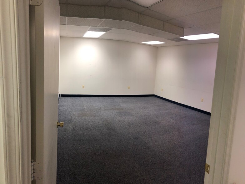 More Photos Of 7627 Leonardtown Rd, Hughesville Storefront Retail Office For Lease