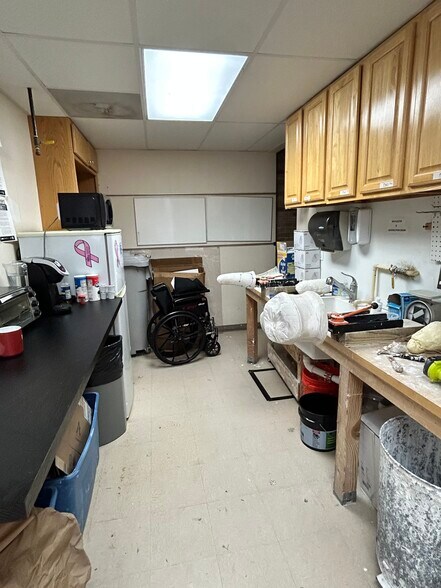 More Photos Of 1985 Barnum Ave, Stratford Medical For Sale