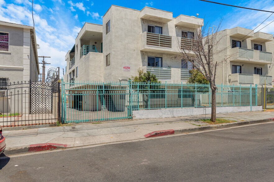 More Photos Of 2769 San Marino St, Los Angeles Apartments For Sale