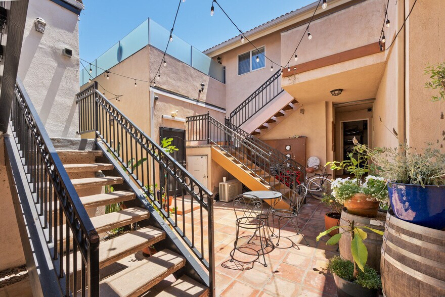 More Photos Of 611-615 E Balboa Blvd, Newport Beach Storefront Retail Residential For Sale