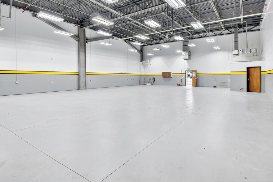 More Photos Of 3155 Chambers Rd, Aurora Flex For Sale