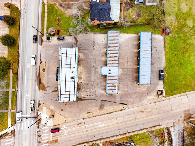 More Photos Of 2100 S College Ave, Bryan Service Station For Sale
