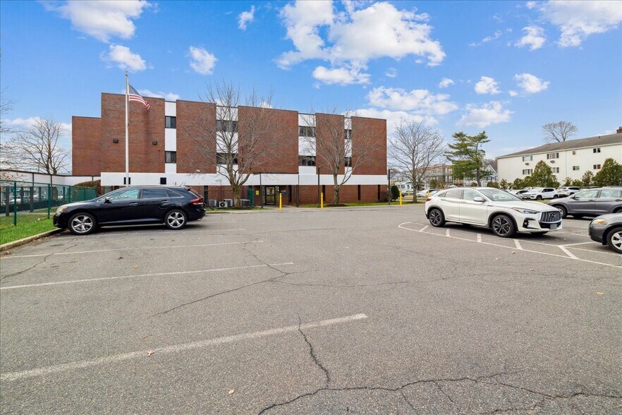 More Photos Of 225 Boston St, Lynn Medical For Lease