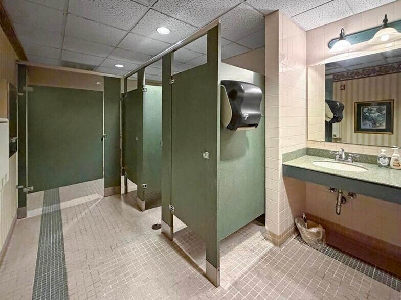 More Photos Of 3080 Colony Blvd, Leesville Hotel For Sale