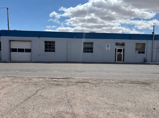 Primary Photo Of 800 E River Rd, Belen Auto Repair For Lease