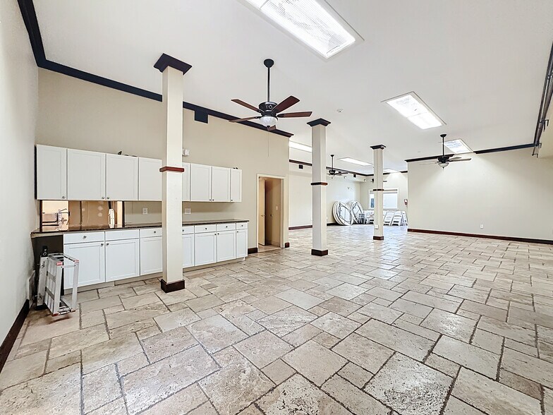 More Photos Of 1007 Manatee Ave, Bradenton Storefront Retail Office For Sale